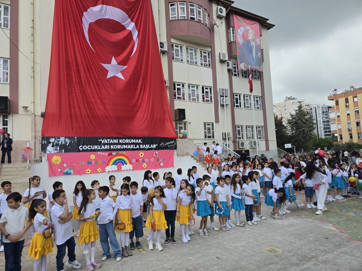 Hanım Ömer Çağıran İlkokulu öğrencilerinden unutulmaz 23 Nisan gösterisi!