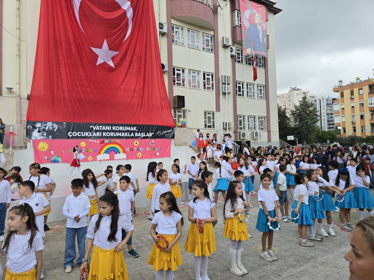 Hanım Ömer Çağıran İlkokulu öğrencilerinden unutulmaz 23 Nisan gösterisi!