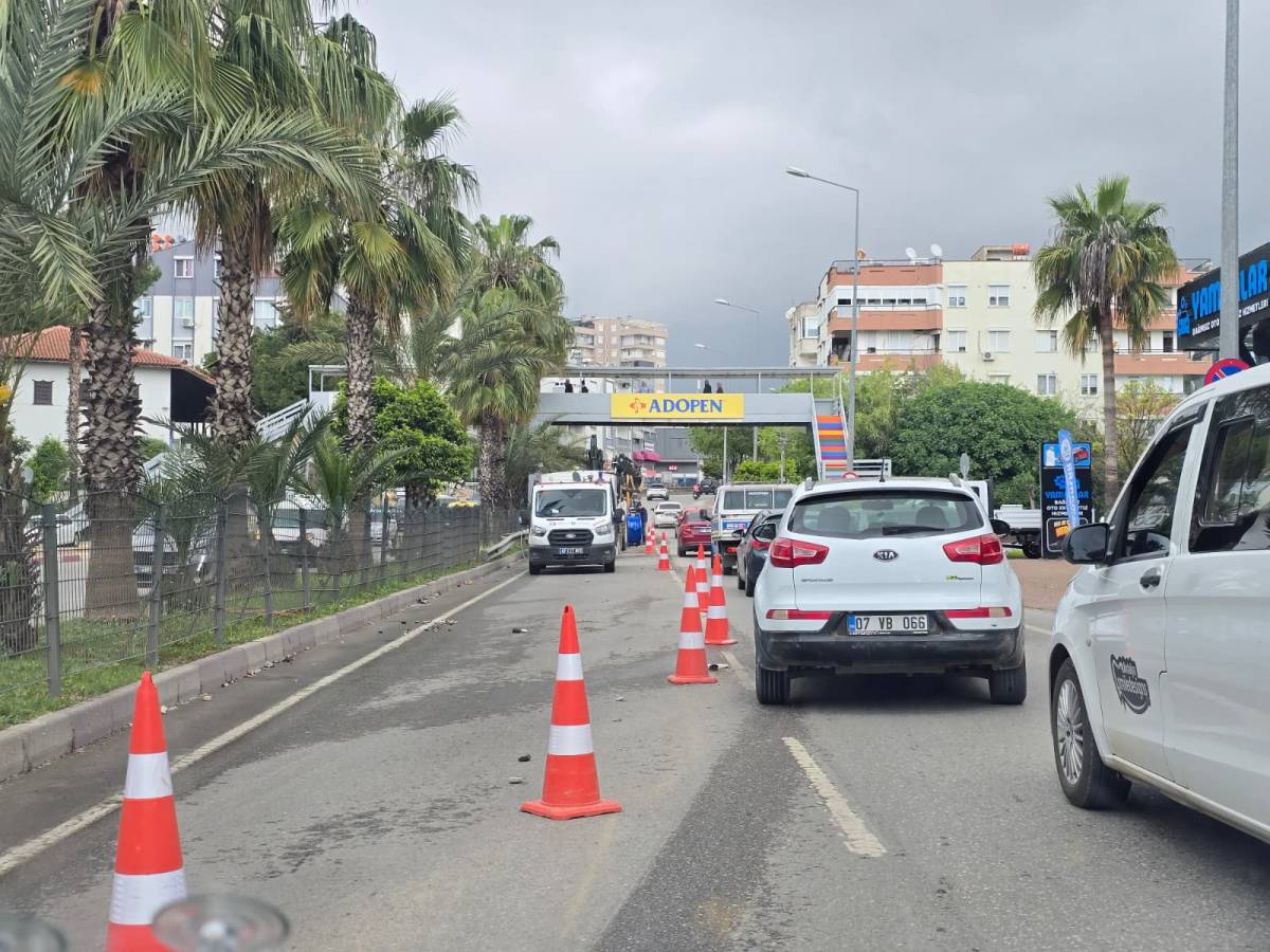 Sürücüler dikkat: Trafik tek şeride düştü!