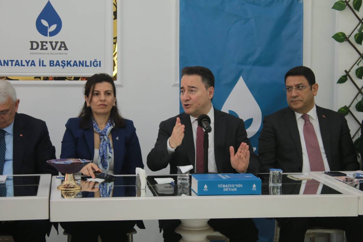 Babacan’dan Antalya’da ekonomi ve tarım vurgulu sert eleştiriler