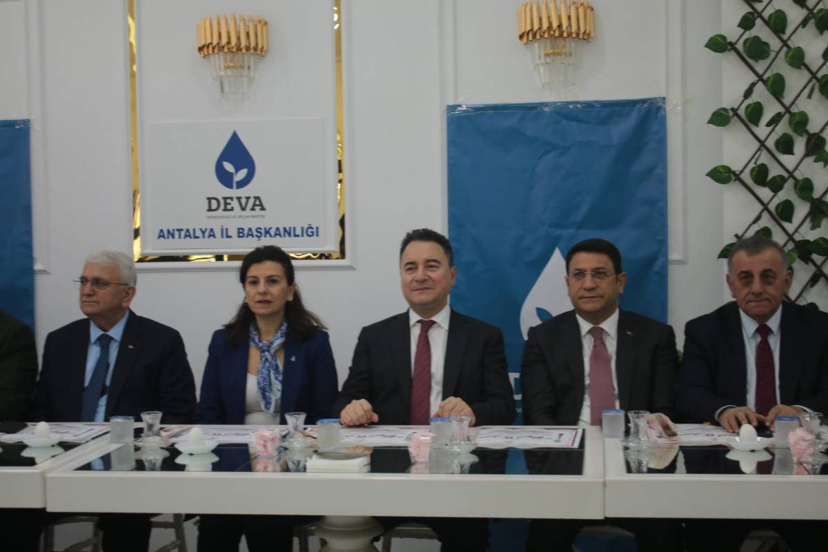 Babacan’dan Antalya’da ekonomi ve tarım vurgulu sert eleştiriler