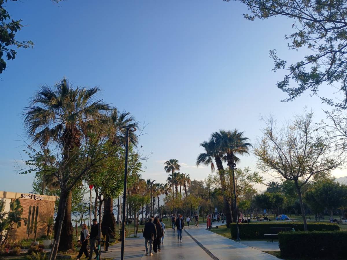 Antalyalılar güneşi kaçırmadı!