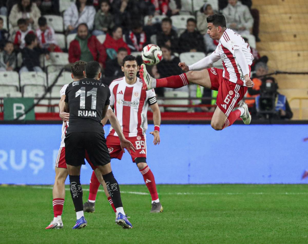Antalya derbisinde kazanan yok! Antalyaspor fırsatı kaçırdı