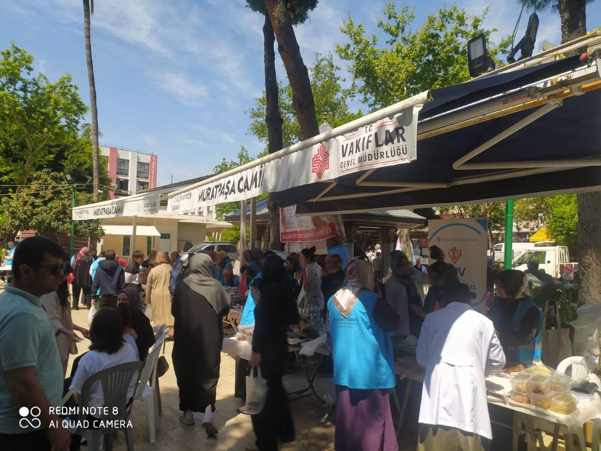 Antalya’da Filistin hayır çarşısına yoğun ilgi