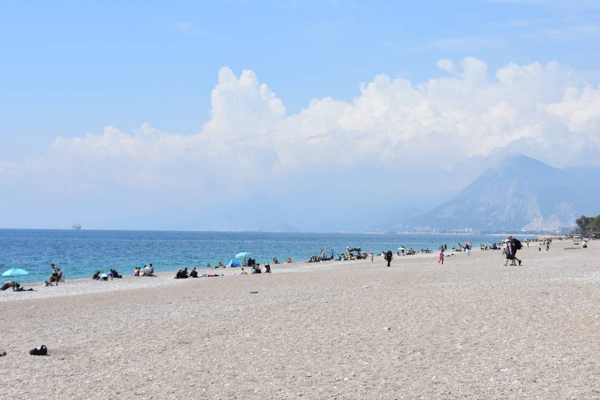 Antalya'da sıcak hava etkili oldu