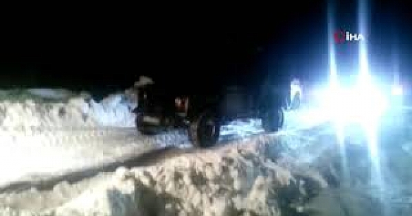 Alanya'nın yüksek kesimlerini kar esir aldı, 11 araç 40 vatandaş mahsur kaldı