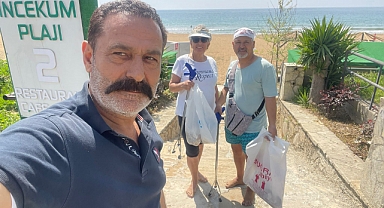 Türk ve Alman çift her gün Alanya sahillerindeki çöpleri topluyor