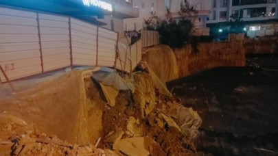 Alanya'da inşaatın koruma duvarı yıkıldı