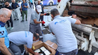 Antalya Otogarında 700 Kilo Peynir İmha Edildi: Soğuk Zincir Skandalı!