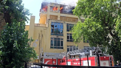 Antalya'nın eski televizyon kanalı binasında yangın