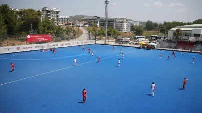 Açık Alan Hokeyi Kadınlar Avrupa Şampiyonası 3, Alanya'da başladı