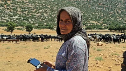 Sürüsüne dadanan kurtlar, çoban kadını dron pilotu yaptı