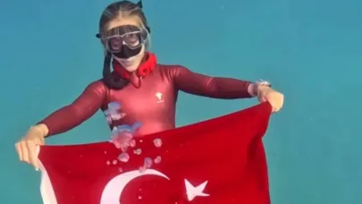 Kaş'ta 30 Ağustos’a özel dalış